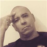 Profesor de Informática imparte clases para niños y jóvenes de todas las edades